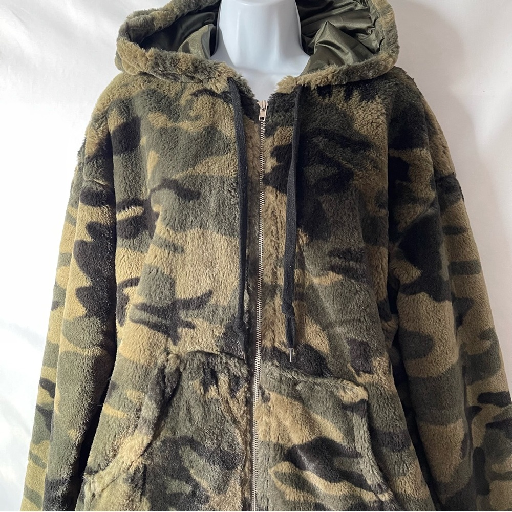 Wild honey fuzzy camo jacket size L. - Picture 2 of 9